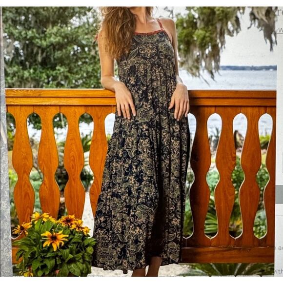 NWT! Womens Natural Life Maddie Maxi Dress Size XS Oversized Floral - Picture 1 of 5
